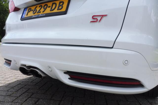 Ford FOCUS Wagon 2.0 ST 250pk Zeer netjes