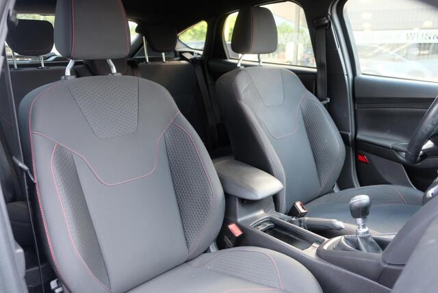 Ford FOCUS 1.0 EcoBoost 125pk ST-Line | Navi | 18" velgen | Parkassist | Climate | Cruise