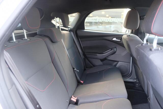 Ford FOCUS 1.0 EcoBoost 125pk ST-Line | Navi | 18" velgen | Parkassist | Climate | Cruise
