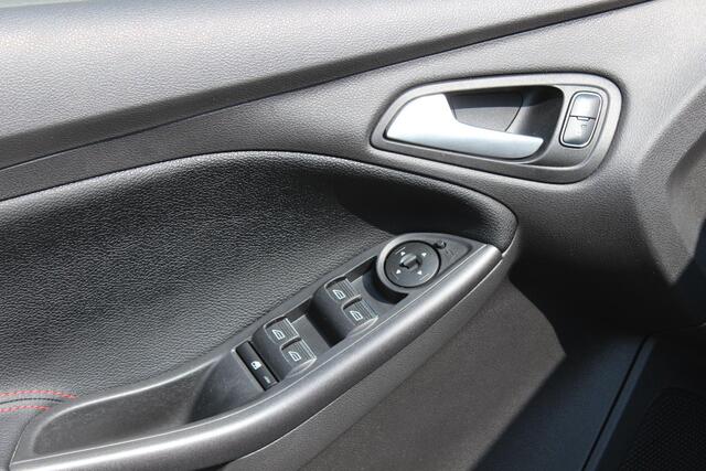 Ford FOCUS Wagon 1.5 ST-Line 182 Aut Airco, PDC, Camera, Navigatie incl Carplay, Rijklaar