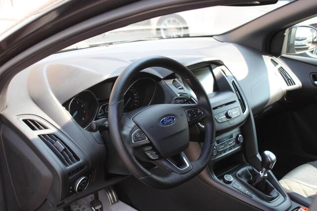Ford FOCUS Wagon 1.5 ST-Line 182 Aut Airco, PDC, Camera, Navigatie incl Carplay, Rijklaar