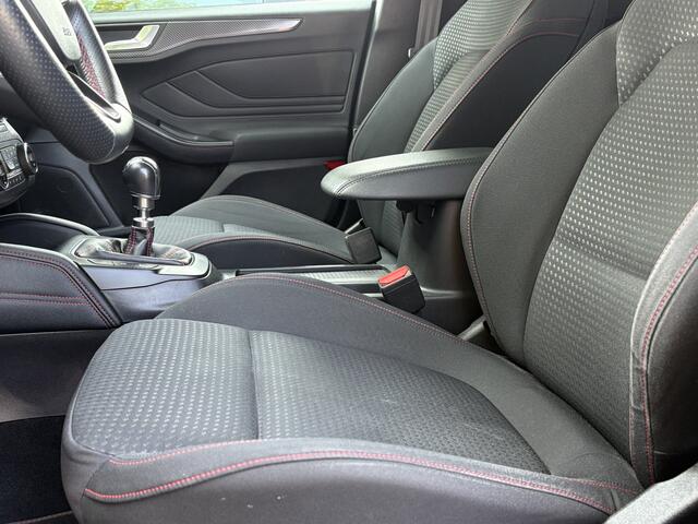 Ford FOCUS Wagon 1.5 EcoBoost ST Line Business | Navi | Carplay | Camera | Trekhaak | DAB | Sportpakket