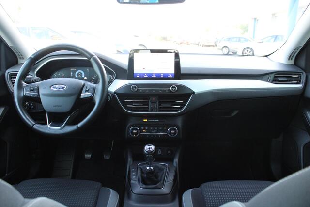 Ford FOCUS 1.0 EcoBoost 125 PK Trend Business | Dealeronderhouden | Winterpakket | Climate Control | Navigatie | Parkeersensoren V+A