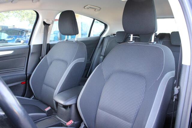 Ford FOCUS 1.0 EcoBoost 125 PK Trend Business | Dealeronderhouden | Winterpakket | Climate Control | Navigatie | Parkeersensoren V+A