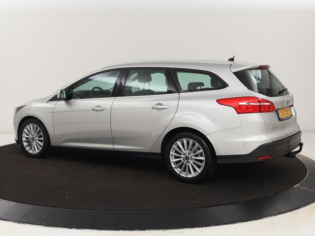 Ford FOCUS 1.5 TDCI Titanium | Trekhaak | Navigatie | Park Assist | Climate control | Cruise control | Verwarmde voorruit