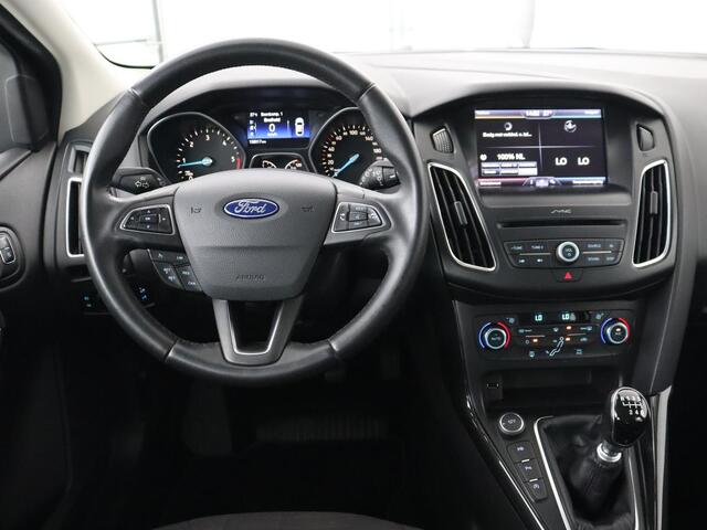 Ford FOCUS 1.5 TDCI Titanium | Trekhaak | Navigatie | Park Assist | Climate control | Cruise control | Verwarmde voorruit