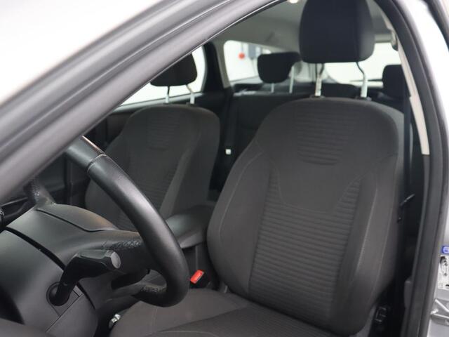 Ford FOCUS 1.5 TDCI Titanium | Trekhaak | Navigatie | Park Assist | Climate control | Cruise control | Verwarmde voorruit