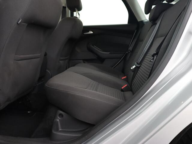 Ford FOCUS 1.5 TDCI Titanium | Trekhaak | Navigatie | Park Assist | Climate control | Cruise control | Verwarmde voorruit