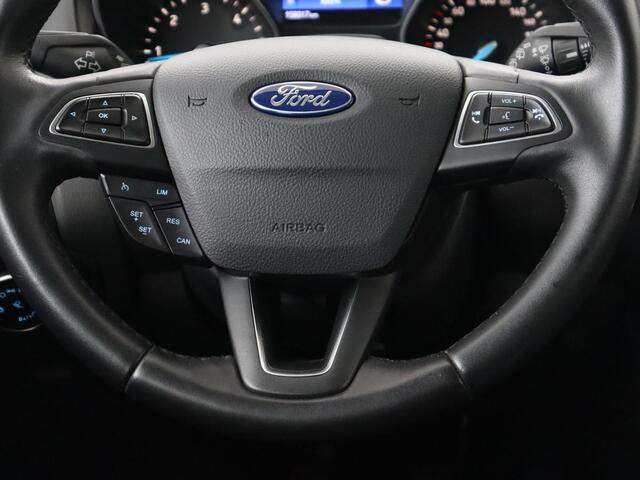 Ford FOCUS 1.5 TDCI Titanium | Trekhaak | Navigatie | Park Assist | Climate control | Cruise control | Verwarmde voorruit