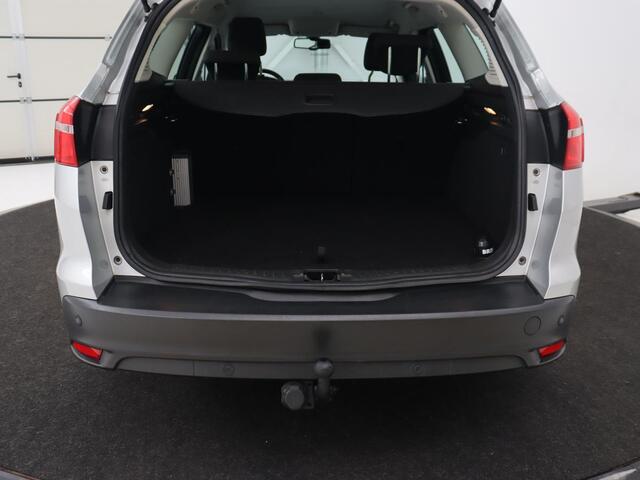 Ford FOCUS 1.5 TDCI Titanium | Trekhaak | Navigatie | Park Assist | Climate control | Cruise control | Verwarmde voorruit