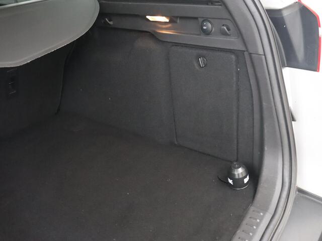 Ford FOCUS 1.5 TDCI Titanium | Trekhaak | Navigatie | Park Assist | Climate control | Cruise control | Verwarmde voorruit