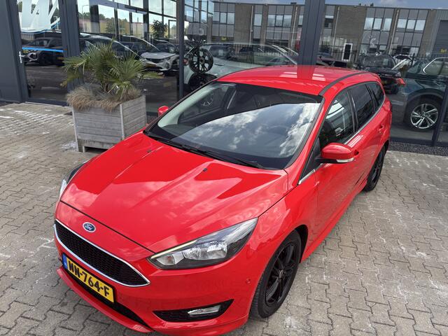 Ford FOCUS Wagon 1.0 Titanium Trekhaak & Clima & LM & Navigatie