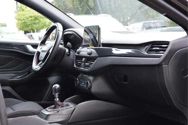 Ford FOCUS Wagon 1.5 EcoBlue ST Line Business
