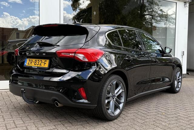 Ford FOCUS 1.0 EcoBoost Titanium Bus. |PDC v+a|Carplay|Trekhaak|