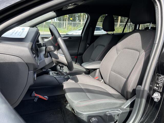Ford FOCUS Wagon EcoBoost Hybrid 125pk ST Line | 100% dealer onderhouden | Trekhaak I Camera I LED I Keyless