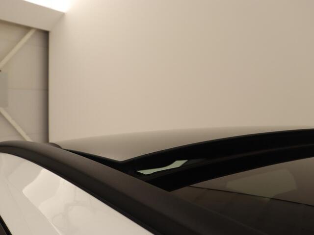 Ford FOCUS 1.0 EcoBoost Hybrid ST Line X Business | Panoramadak | Trekhaak | Head-up | Carplay | Camera | Stuurverwarming | Stoelverwarming | Adaptive cruise | LMV 17 inch | Sportstoelen