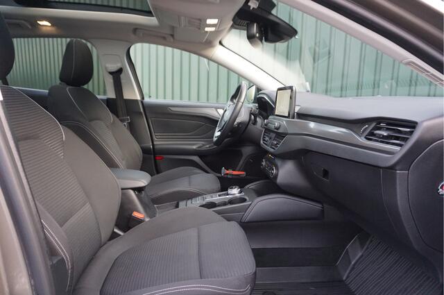 Ford FOCUS Wagon 1.0 EcoBoost 125pk Automaat Titanium + Trekhaak/ Camera/ ACC/ LED/ Panoramadak/ Garantie!