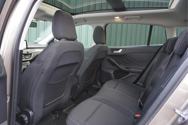 Ford FOCUS Wagon 1.0 EcoBoost 125pk Automaat Titanium + Trekhaak/ Camera/ ACC/ LED/ Panoramadak/ Garantie!