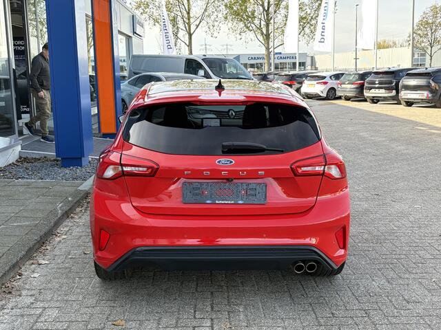 Ford FOCUS 1.5 EcoBoost ST Line Business 150pk | Panoramadak | Winterpack | Heads up Display | 18 inch Licht metaal