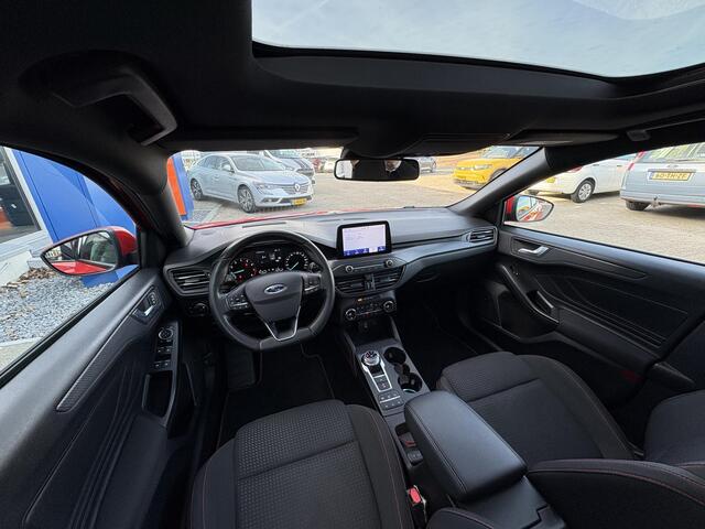 Ford FOCUS 1.5 EcoBoost ST Line Business 150pk | Panoramadak | Winterpack | Heads up Display | 18 inch Licht metaal