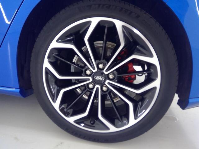 Ford FOCUS 155pk EcoB Hybrid ST Line X Panoramadak Camera Winter pack B&O Adap. Cruise 18" LM velgen Dealeronderhouden