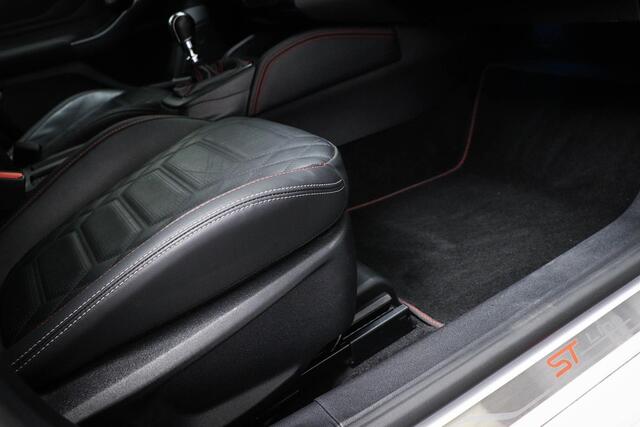 Ford FOCUS Wagon 1.0 EcoBoost Hybrid ST Line X | WINTER / DRIVER ASSISTANCE- PACK | DAB | APPLE | CAMERA