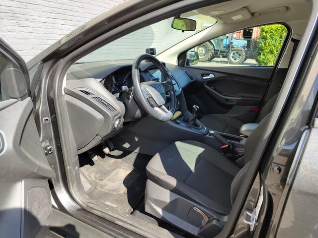 Ford FOCUS Wagon 1.0T 101PK Navi Airco Cruise Control Pdc Trekhaak Edition Lmv Carkit