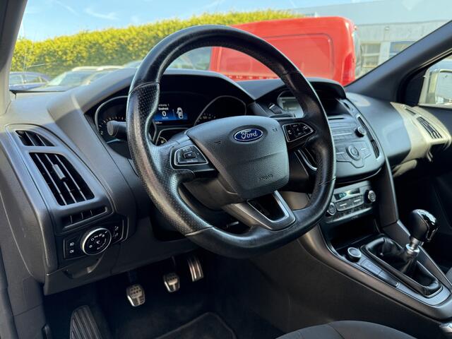 Ford FOCUS Wagon BWJ 2018 1.0 126 PK ST-Line ST-LINE / CLIMA / CRUISE / PRIV. GLAS / LMV 17 INCH / MULTIFUNCT. STUUR / SPORTSTOELEN