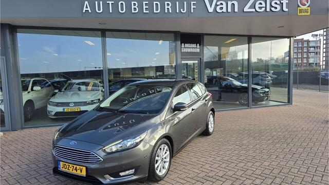 Ford FOCUS 1.5 Titanium *AUTOMAAT*Keyless entry* Navigatie * Acteruitrijcamera* Climaat Controle * Elektrische Ramen V+A*Nw Distr.snaar* NETTE auto* BOVAG