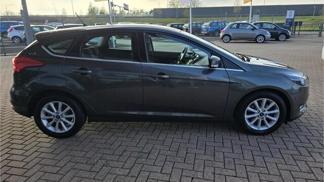 Ford FOCUS 1.5 Titanium *AUTOMAAT*Keyless entry* Navigatie * Acteruitrijcamera* Climaat Controle * Elektrische Ramen V+A*Nw Distr.snaar* NETTE auto* BOVAG