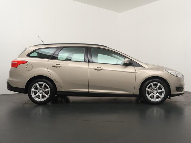 Ford FOCUS Wagon 1.0 Trend - Navigatie - Airconditioning - Trekhaak