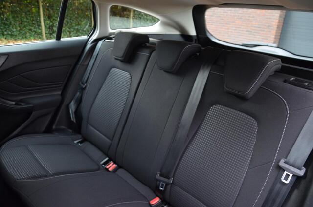 Ford FOCUS Wagon 1.0 EcoBoost Trend Edition Business Navi/Pdc/Ecc/Led/Stoel Stuur & ruitverwarming/Cr-Controle/Achteruitrij camera/Lmv/Trekhaak