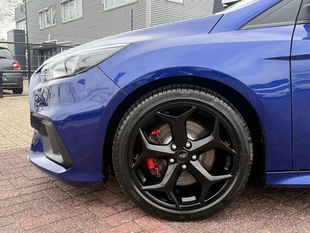 Ford FOCUS 2.0 ST RS Look 251 pk apple carplay pdc v/a Recardo stoelen half leder/stof 1e eigenaar dealer onderhouden