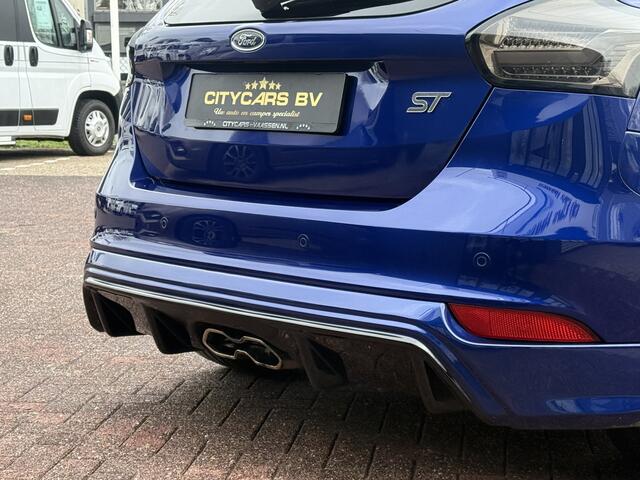 Ford FOCUS 2.0 ST RS Look 251 pk apple carplay pdc v/a Recardo stoelen half leder/stof 1e eigenaar dealer onderhouden