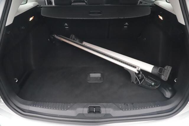 Ford FOCUS Wagon 1.5 EcoBlue Active Business Panoramadak 17 inch LMV Navigatie Carplay Android LED Achteruitrijcamera Cruise Parkeersensor Unieke auto!