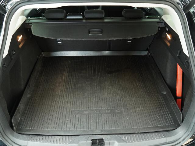 Ford FOCUS Wagon 1.0 125PK Titanium X Business | 18-inch | Elektr. achterklep | Full LED | Trekhaak | Winter Pack | All season |