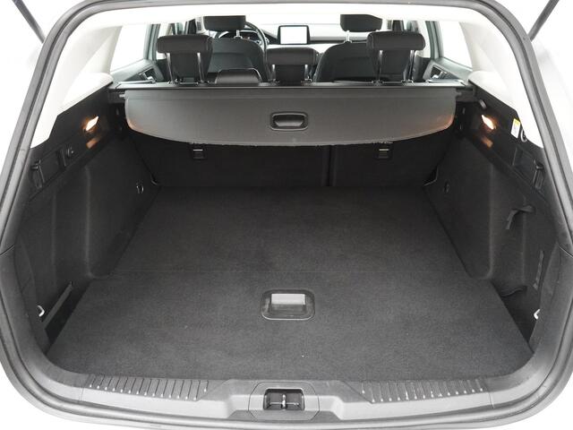 Ford FOCUS Wagon EcoBoost Hybrid 125 pk Trend | Trekhaak | Camera | Navi | Apple Carplay | 100% Dealer onderhouden |