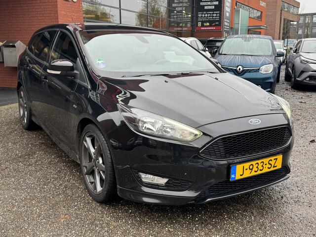 Ford FOCUS Wagon 1.5 ST-Line 183 PK!!! // NAVI // PDC // CRUISE // CLIMA // TREKHAAK // BLUETOOTH // STOELVERWARMING