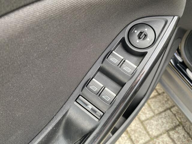 Ford FOCUS Wagon 1.0 Titanium | LM velgen | Navigatie | Trekhaak