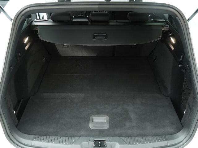 Ford FOCUS Wagon EcoBoost 155PK Hybrid ST Line | Winter pack | Adapt. Cruise | Camera | Draadloos CarPlay |