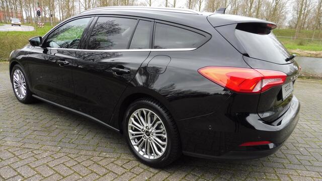 Ford FOCUS Wagon 125pk EcoBoost Titanium Navi Camera Trekhaak WinterPack Elek.klep enz.