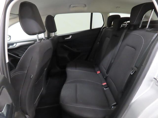 Ford FOCUS Wagon 1.0 EcoBoost Hybrid Titanium Rijklaar incl 12 mnd BOVAG garantie! Airco ECC Navi Carplay PDC VA+ Camera Full LED DAB+ Lichtmetalen velgen