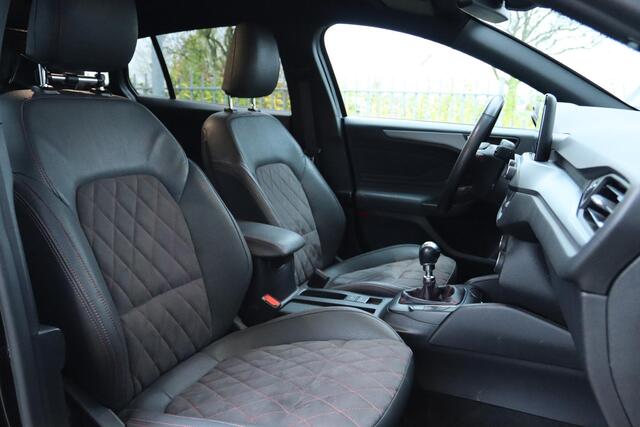 Ford FOCUS WAGON 1.0 ECOBOOST HYBRID ST-LINE | CARPLAY | WINTERPACK | TREKHAAK | KEYLESS | CAMERA | CRUISE |