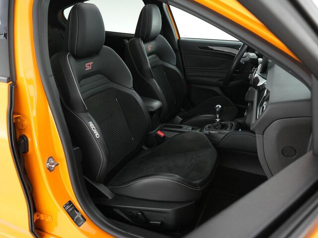 Ford FOCUS ST-3 2.3 280pk PERFORMANCE PACK |dealer onderhouden|panoramadak|B&O|HUD|adaptive cruise control|Apple Carplay|BLIS|winterpack|elek. verstelbare stoelen|lane assist|