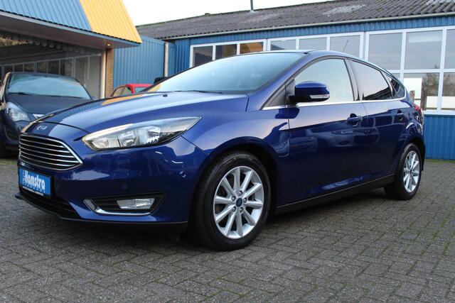 Ford FOCUS 1.0i "Titanium" Cruise - Navi !!! 125 Pk