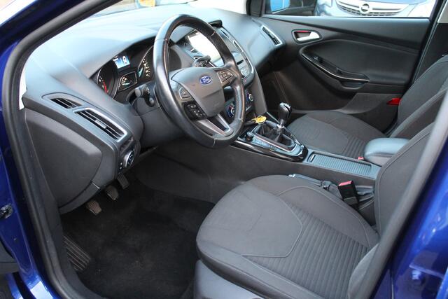 Ford FOCUS 1.0i "Titanium" Cruise - Navi !!! 125 Pk
