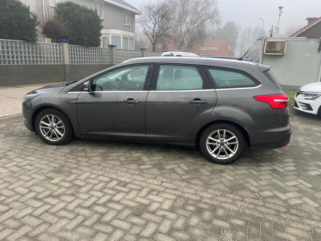 Ford FOCUS Wagon 1.5 Titanium Edition parkeersensoren ecc navi lm velgen