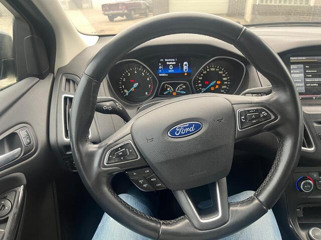 Ford FOCUS Wagon 1.5 Titanium Edition parkeersensoren ecc navi lm velgen