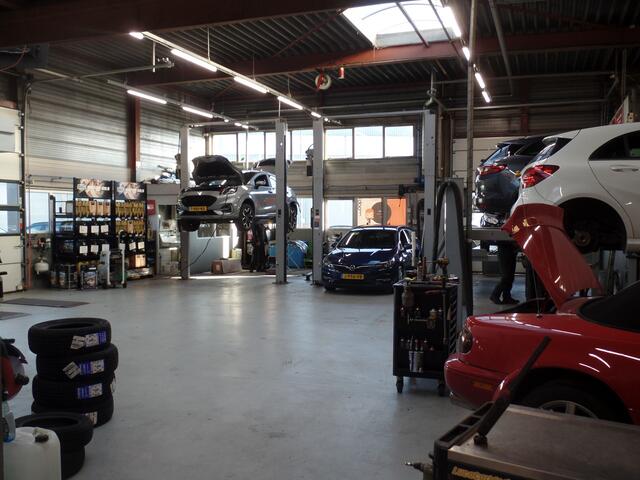 Ford FOCUS Wagon 1.0 EcoBoost ST Line X Business 125pk!!, Clima controle, Cruise controle, Stoelverwarming, Xenon, Navigatie, Achteruitrijcamera, Pdc, Elek achterklep, Sportonderstel, lm velgen 17'', Full options, Ex eerste eigenaar!! Bovag afleverpakket 965,-