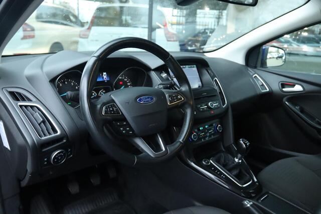 Ford FOCUS 1.0 TITANIUM ST-LINE SPORT | NAVI | KEY-LESS | CAMERA | PDC